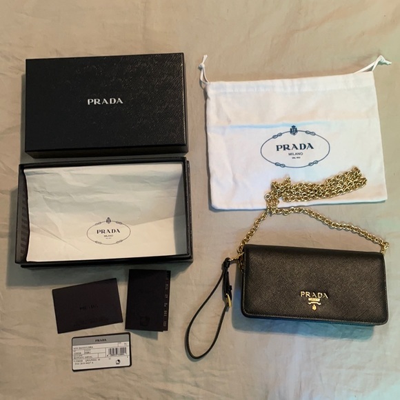 ❌SOLD❌ Prada Classic Wallet on Chain Black - Picture 2 of 16